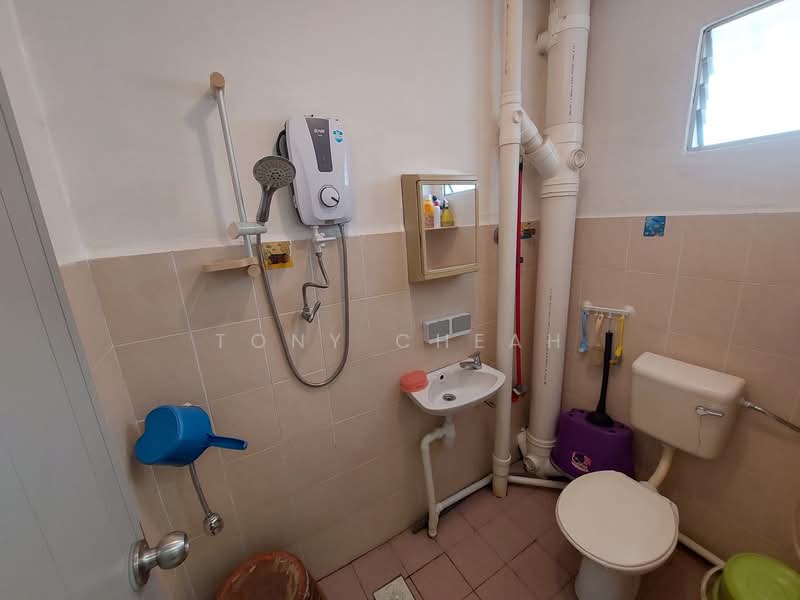 Pangsapuri untuk Dijual di Sri Impian Apartment - Tony Cheah - Bathroom - PropertyGuru.com.my