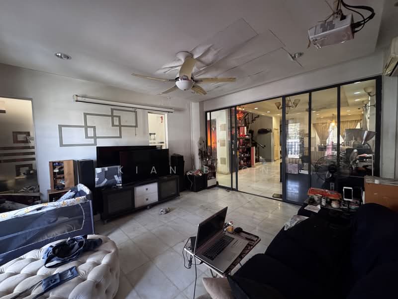 Rumah Teres 3 Tingkat untuk Dijual di Taman Esplanad (Bukit Jalil) - Kian Boon - Living Room - PropertyGuru.com.my