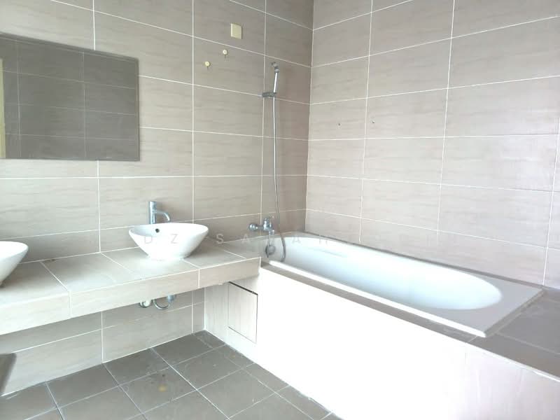 3-storey Terraced House for Rent in Cyberjaya (Selangor) - Mudz Salahuddin - Bathroom - PropertyGuru.com.my