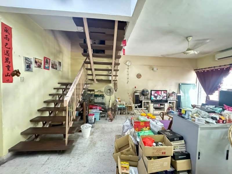 2-storey Terraced House for Sale in Taman Daya (Kepong) - Tris Jong - Living Room - PropertyGuru.com.my