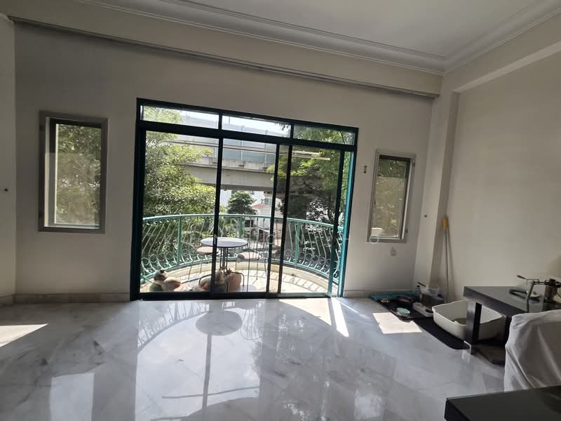 Kondominium untuk Dijual di Wickham Manor - Kenson Ho - Balcony - PropertyGuru.com.my