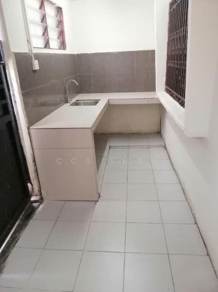 Terraced House for Rent in Seksyen 8 (Petaling Jaya) - CCS Shan - Kitchen - PropertyGuru.com.my