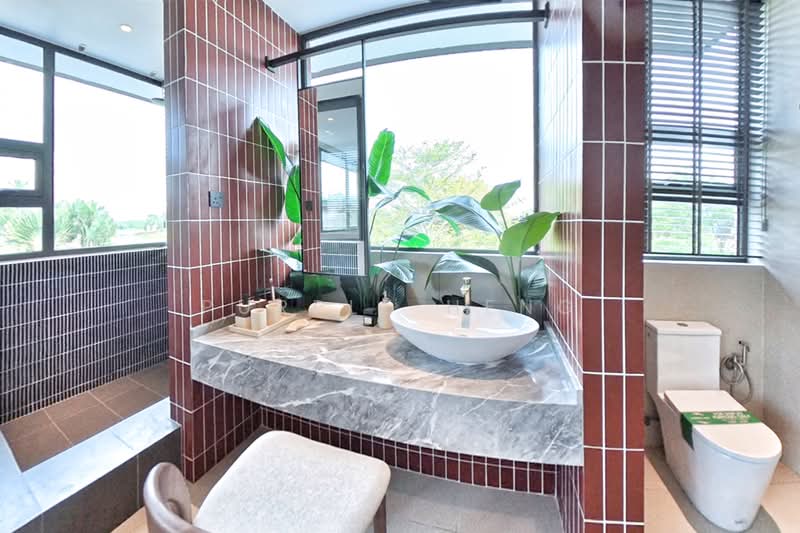 Cluster House for Sale in Forest City (Gelang Patah) - Purple Heng - Bathroom - PropertyGuru.com.my