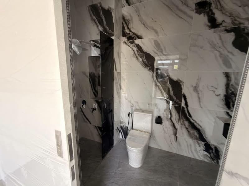 Semi-Detached House for Sale in Bandar Uda Utama (Johor Bahru) - Annie Chai - Bathroom - PropertyGuru.com.my