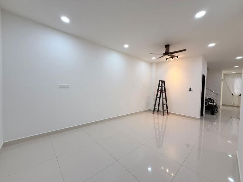 Rumah Kluster untuk Disewa di Skudai (Johor) - Li Wei - Living Room - PropertyGuru.com.my