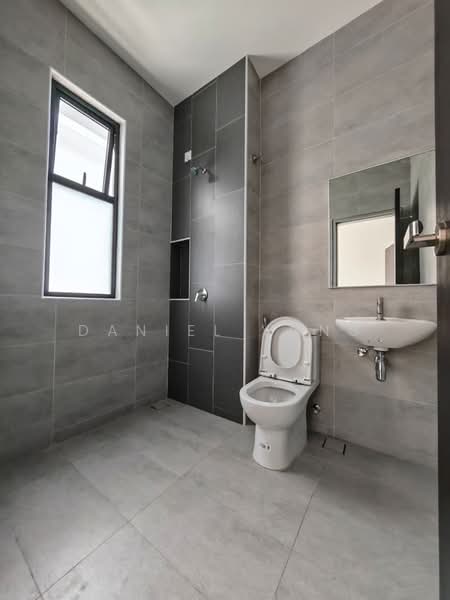 Cluster House for Sale in Taman Mount Austin (Tebrau) - Daniel Yong - Bathroom - PropertyGuru.com.my