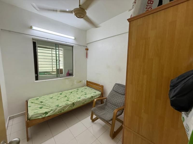 Pangsapuri untuk Dijual di Taman Kang Har Tong - Ben Hew - Bedroom - PropertyGuru.com.my