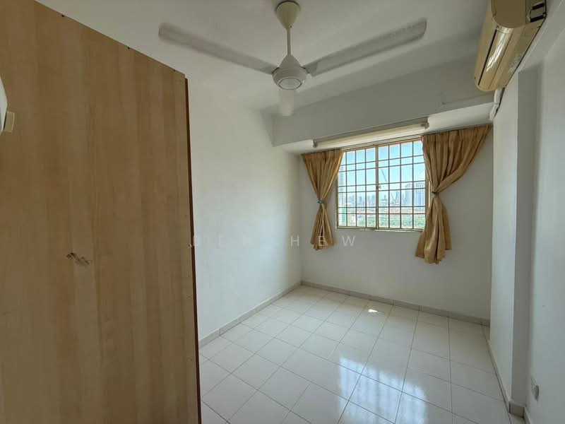 Pangsapuri untuk Dijual di Taman Kang Har Tong - Ben Hew - Bedroom - PropertyGuru.com.my