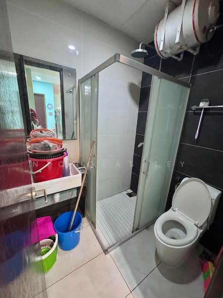 Kondominium untuk Dijual di Amberside @ Country Garden Danga Bay - Nicholas Tey - Bathroom - PropertyGuru.com.my