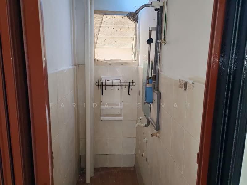 Apartment for Sale at Pangsapuri Seri Indah - Faridah Samah - Bathroom - PropertyGuru.com.my