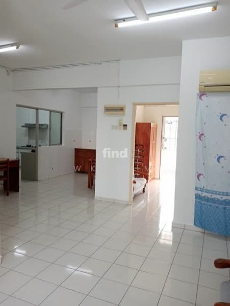 Kondominium untuk Disewa di Putra Place Condominium - WK Yam - PropertyGuru.com.my