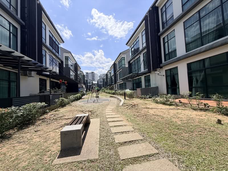 Semi-Detached House for Sale in Seri Kembangan (Selangor) - Tey Siew Zing - Exterior - PropertyGuru.com.my