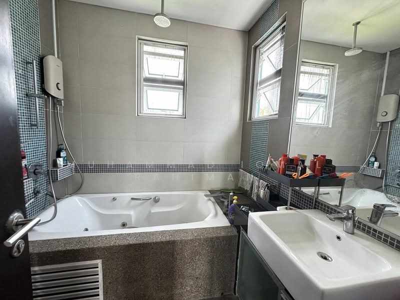 Bungalow for Sale in Bukit Jelutong (Shah Alam) - Muhammad Iqmal Rahiman - Bathroom - PropertyGuru.com.my
