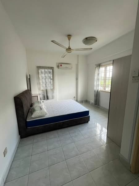 Pangsapuri untuk Disewa di Permas Ville Apartment - Jax Yip - Bedroom - PropertyGuru.com.my