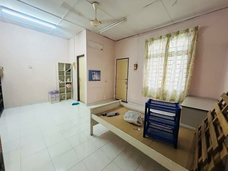 2-storey Terraced House for Sale in Taman Mewah (Ipoh) - Michelle Cheng - Bedroom - PropertyGuru.com.my