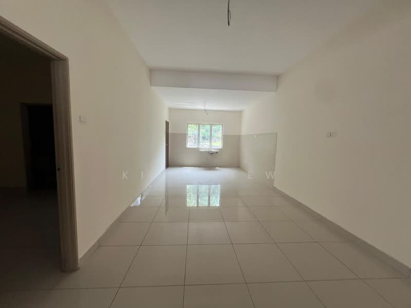 Cluster House for Sale in Taman Suria Tropika (Seri Kembangan) - Kiwi Nyew - Interior - PropertyGuru.com.my