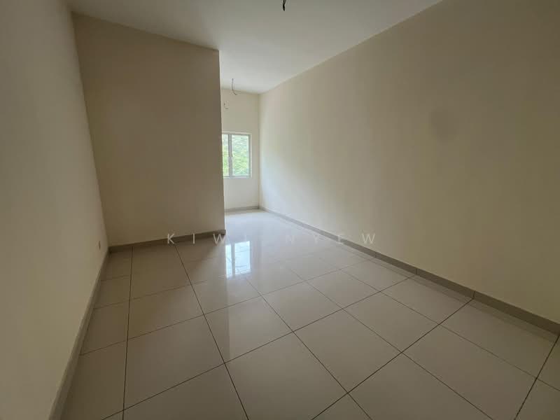 Cluster House for Sale in Taman Suria Tropika (Seri Kembangan) - Kiwi Nyew - Interior - PropertyGuru.com.my