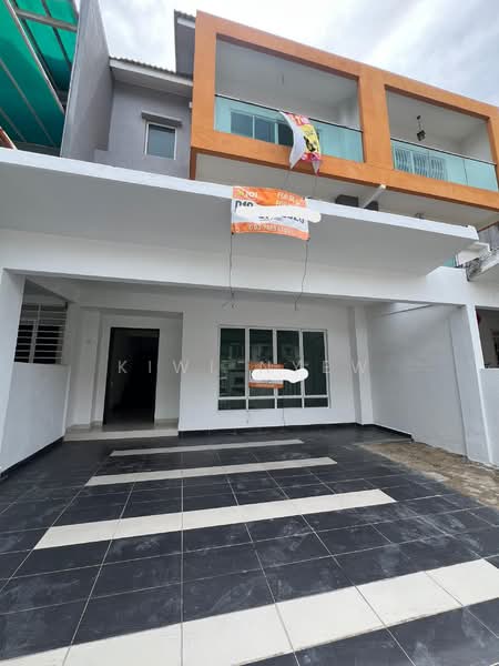 Cluster House for Sale in Taman Suria Tropika (Seri Kembangan) - Kiwi Nyew - Exterior - PropertyGuru.com.my
