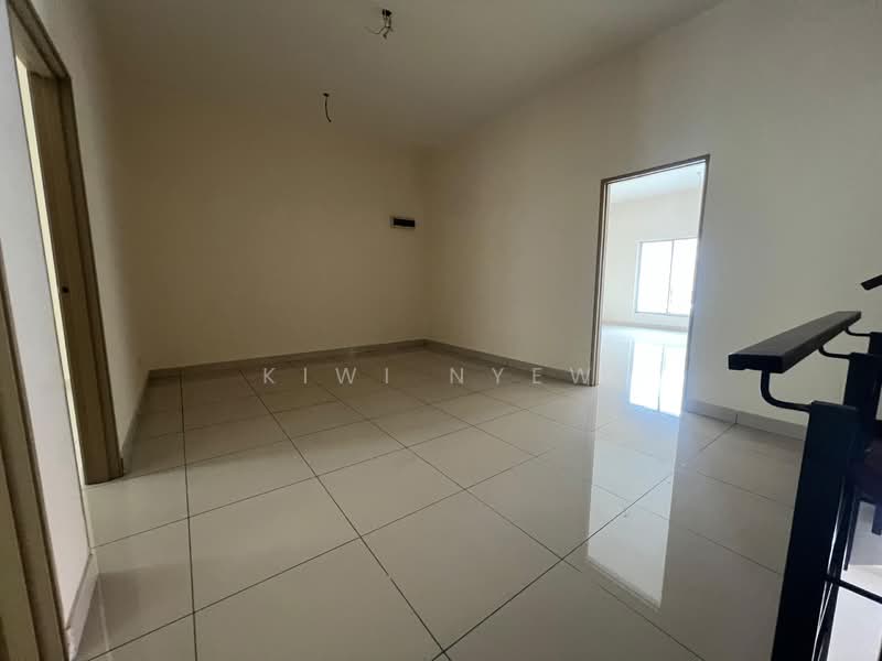 Cluster House for Sale in Taman Suria Tropika (Seri Kembangan) - Kiwi Nyew - Interior - PropertyGuru.com.my