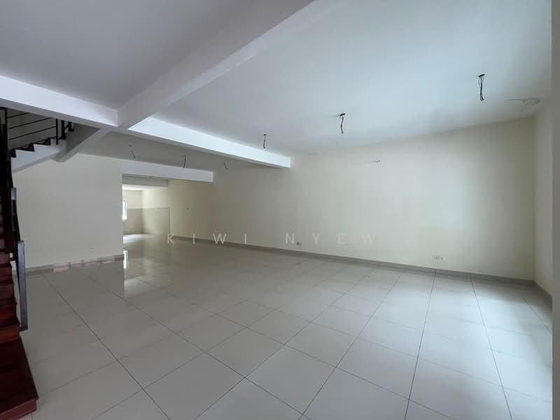 Cluster House for Sale in Taman Suria Tropika (Seri Kembangan) - Kiwi Nyew - PropertyGuru.com.my