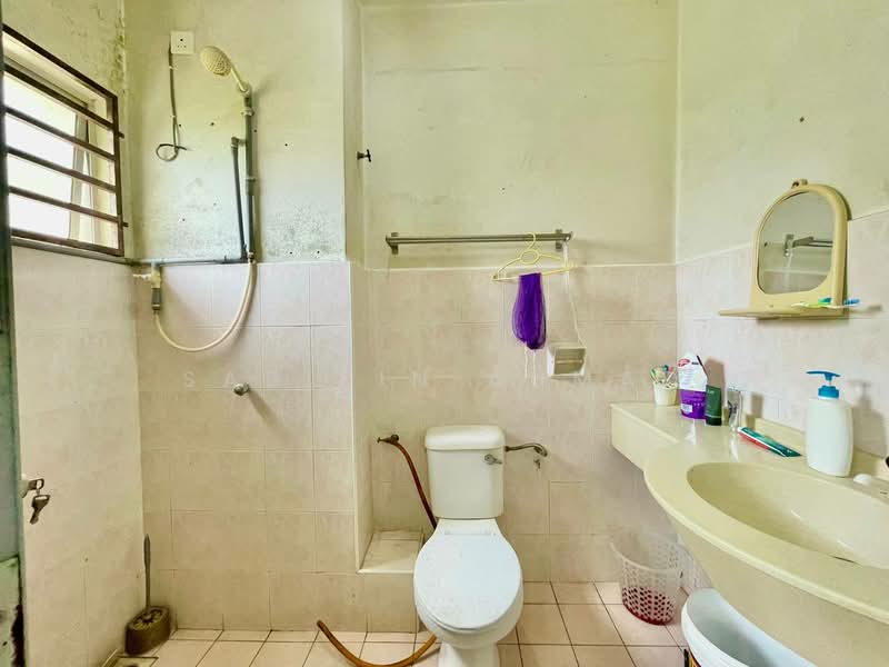 3-storey Terraced House for Sale in Taman Selayang Mulia (Selayang) - Sabirin Ahmad - Bathroom - PropertyGuru.com.my