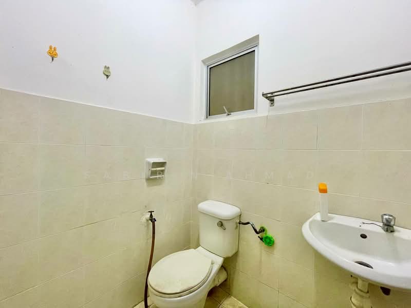 3-storey Terraced House for Sale in Taman Selayang Mulia (Selayang) - Sabirin Ahmad - Bathroom - PropertyGuru.com.my