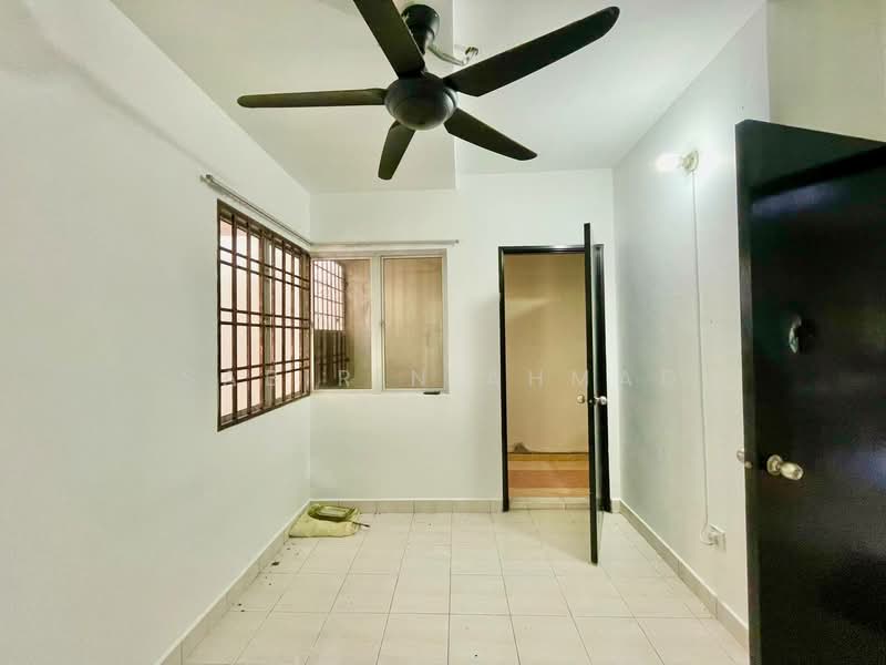3-storey Terraced House for Sale in Taman Selayang Mulia (Selayang) - Sabirin Ahmad - Interior - PropertyGuru.com.my