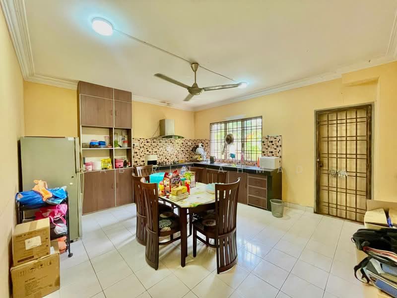 3-storey Terraced House for Sale in Taman Selayang Mulia (Selayang) - Sabirin Ahmad - Kitchen - PropertyGuru.com.my