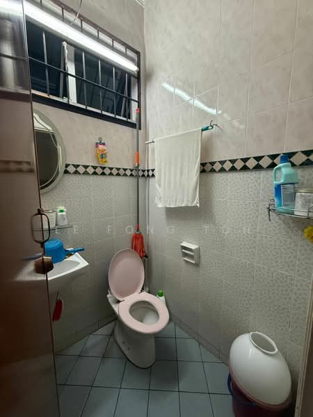Rumah Teres 1 Tingkat untuk Dijual di Taman Gaya (Ulu Tiram) - Ee Fong Toh - Bathroom - PropertyGuru.com.my