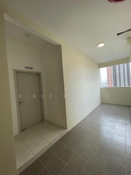 Kondominium untuk Disewa di Residensi Sateria - Firuz Rahmad - Corridor - PropertyGuru.com.my