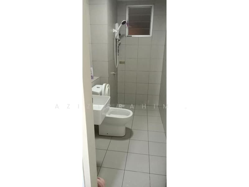 Kondominium untuk Disewa di Lakefront Homes - Azizirrahim . - Bathroom - PropertyGuru.com.my