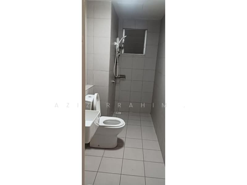 Kondominium untuk Disewa di Lakefront Homes - Azizirrahim . - Bathroom - PropertyGuru.com.my