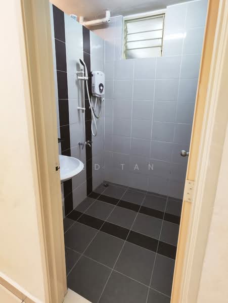 Pangsapuri untuk Dijual di Idaman Selasih - Ted Tan - Bathroom - PropertyGuru.com.my