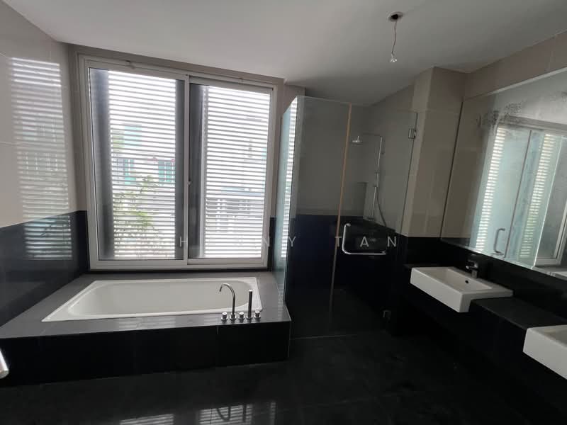Rumah Berkembar untuk Dijual di Bandar Sungai Long (Selangor) - Shanny Tan - Bathroom - PropertyGuru.com.my
