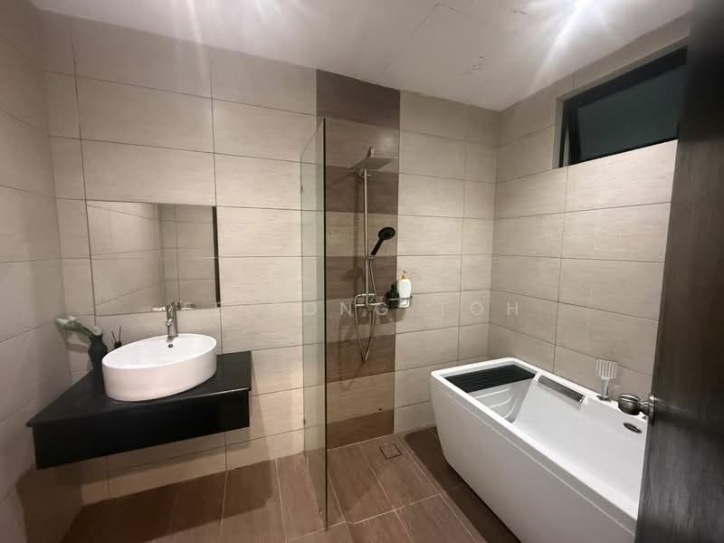 Servis Apartment untuk Dijual di Molek Regency - Ee Fong Toh - Bathroom - PropertyGuru.com.my