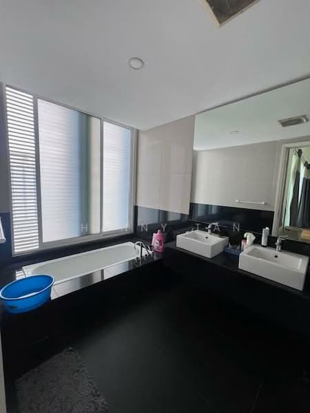 Rumah Berkembar untuk Dijual di Bandar Sungai Long (Selangor) - Shanny Tan - Bathroom - PropertyGuru.com.my