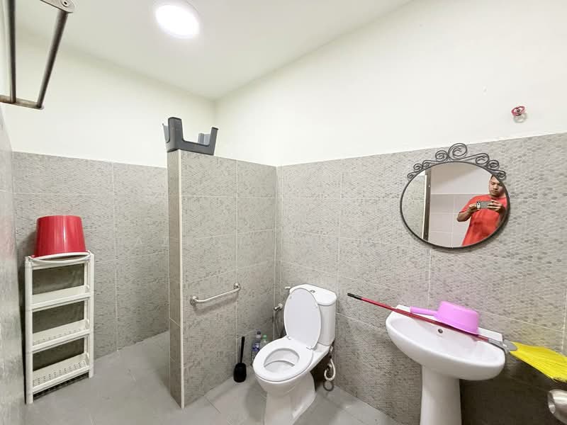 1-storey Terraced House for Sale in Taman Ehsan (Kepong) - Azrul Ismail - Bathroom - PropertyGuru.com.my