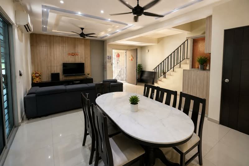 Rumah Teres 2.5-Tingkat untuk Dijual di Rawang (Selangor) - Tom Yip - Living Room - PropertyGuru.com.my