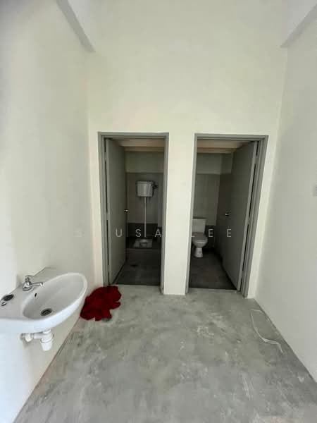 Shop for Rent in Pusat Perdagangan Danga Utama (Johor Bahru) - Sausa Lee - Bathroom - PropertyGuru.com.my