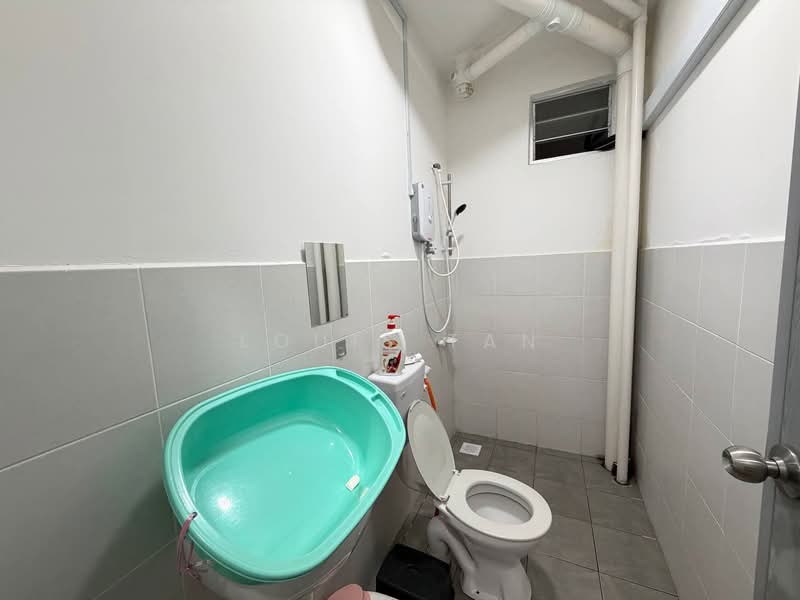 Pangsapuri untuk Disewa di Flora Damai - Louis Tan - Bathroom - PropertyGuru.com.my