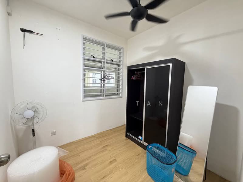 Pangsapuri untuk Disewa di Flora Damai - Louis Tan - Bedroom - PropertyGuru.com.my