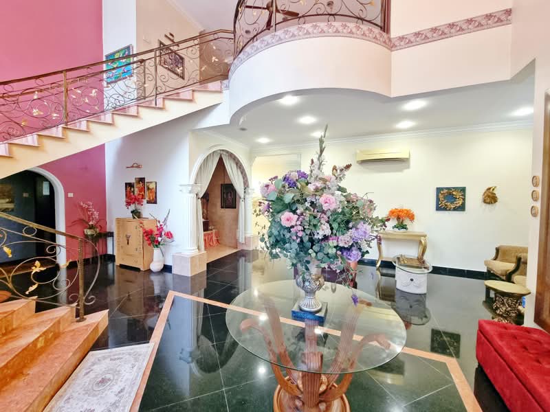 Bungalow House untuk Dijual di Bukit Rimau (Shah Alam) - Allen Ang - Entrance - PropertyGuru.com.my
