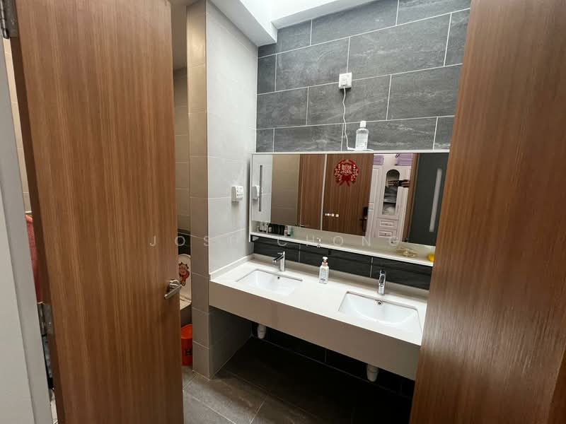 Rumah Teres 3 Tingkat untuk Dijual di BANDAR PUCHONG JAYA (Puchong) - Josh Chong - Bathroom - PropertyGuru.com.my