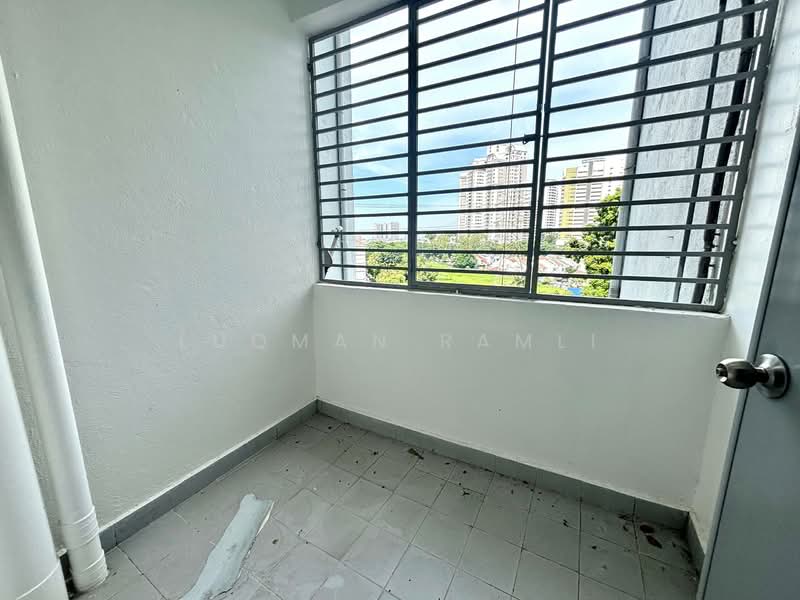 Kondominium untuk Dijual di Subang Ville Aman Luxury Condominiums - Luqman Ramli - Balcony - PropertyGuru.com.my