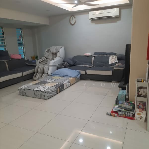 2-storey Terraced House for Sale in Bandar Putra Permai (Seri Kembangan) - Simon Yeow - Living Room - PropertyGuru.com.my