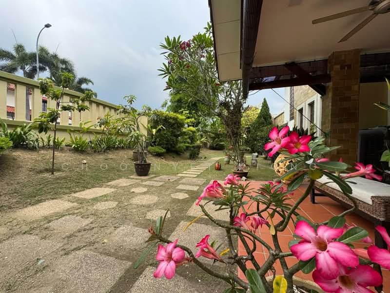 2-storey Terraced House for Sale in Bukit Jelutong (Shah Alam) - Choo Nyet Kiong - Garden - PropertyGuru.com.my