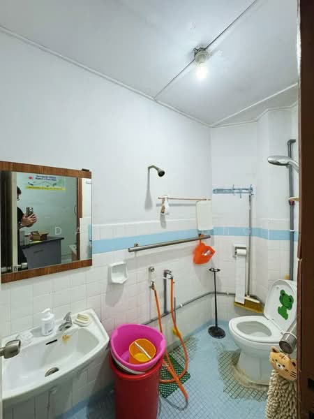 2-storey Terraced House for Sale in Taman Bukit Tiram (Ulu Tiram) - Daniel Yong - Bathroom - PropertyGuru.com.my