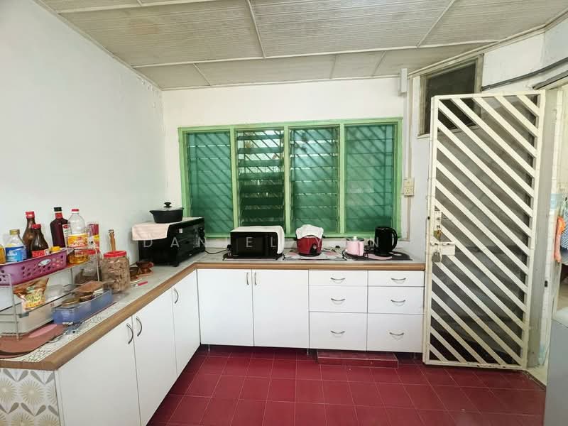 2-storey Terraced House for Sale in Taman Bukit Tiram (Ulu Tiram) - Daniel Yong - Kitchen - PropertyGuru.com.my