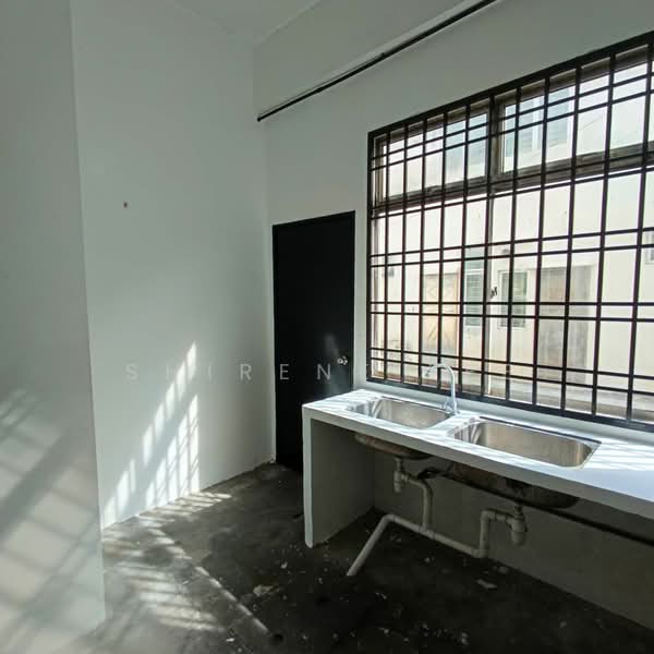 Shop / Office for Rent in Taman Bestari Indah (Ulu Tiram) - Eldwin Tang - Kitchen - PropertyGuru.com.my
