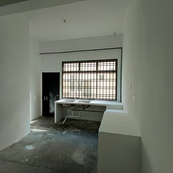 Shop / Office for Rent in Taman Bestari Indah (Ulu Tiram) - Eldwin Tang - Kitchen - PropertyGuru.com.my